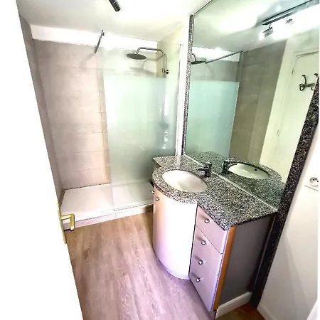 Charming T2 In Center Apartment *